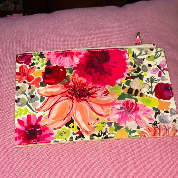 Kate Spade Floral Dahlia Clutch Pouch NWOT - Picture 2 of 7